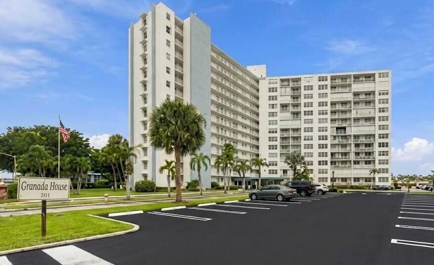 201 N Ocean Boulevard 604 Property Photo 2