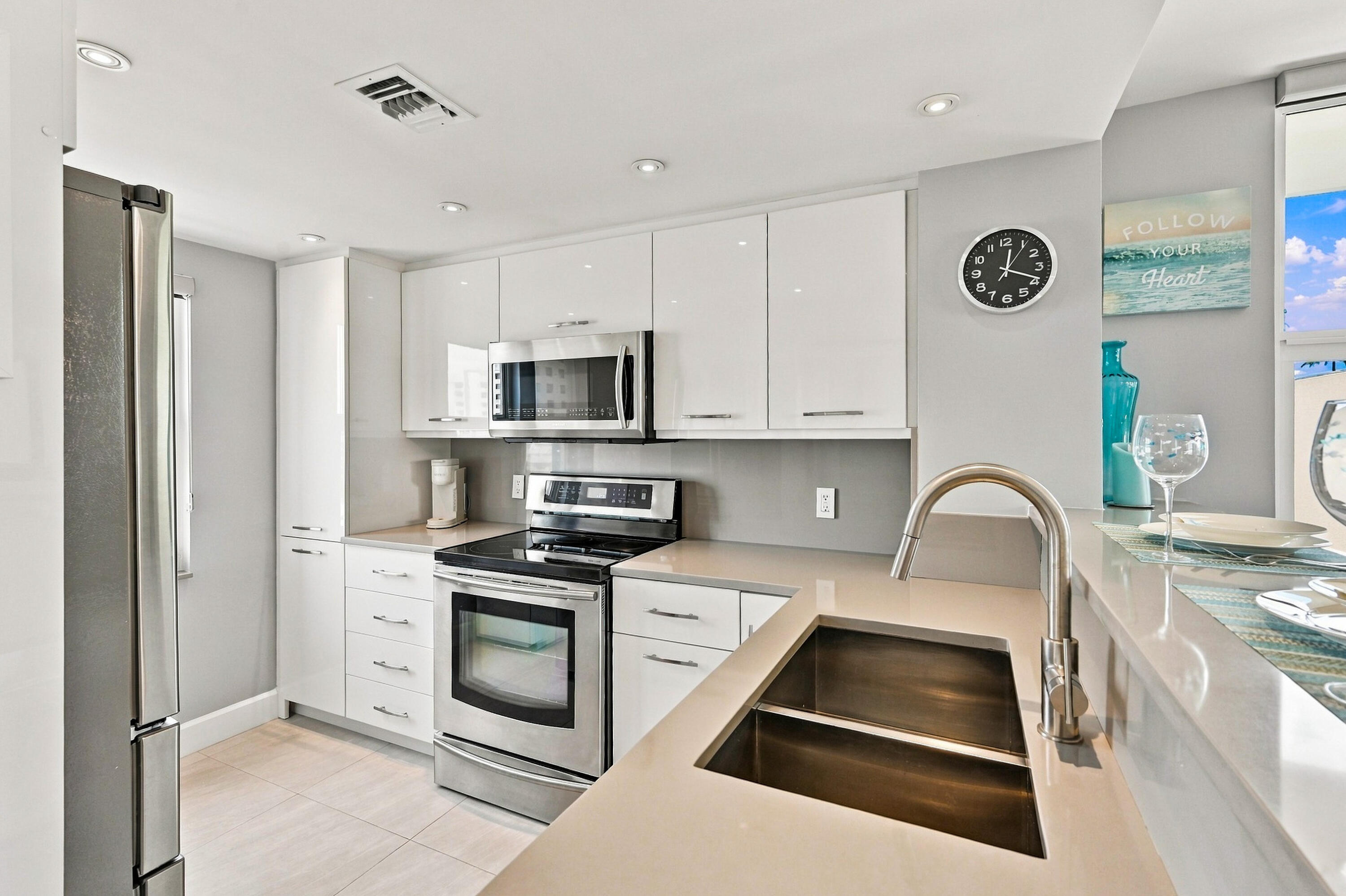 201 N Ocean Boulevard 604 Property Photo 5