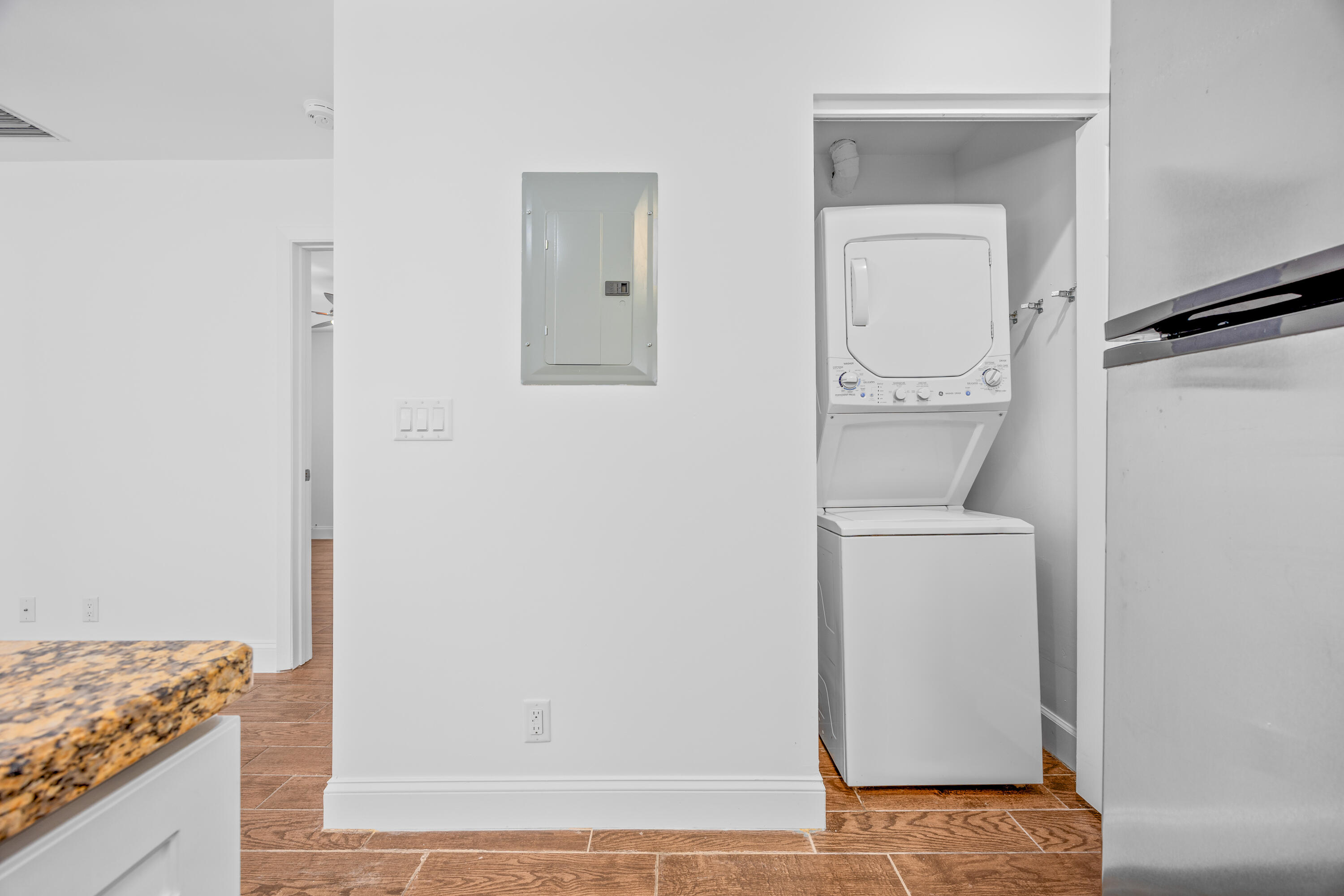 404 Se 16th Street Apt 1 Property Photo 5