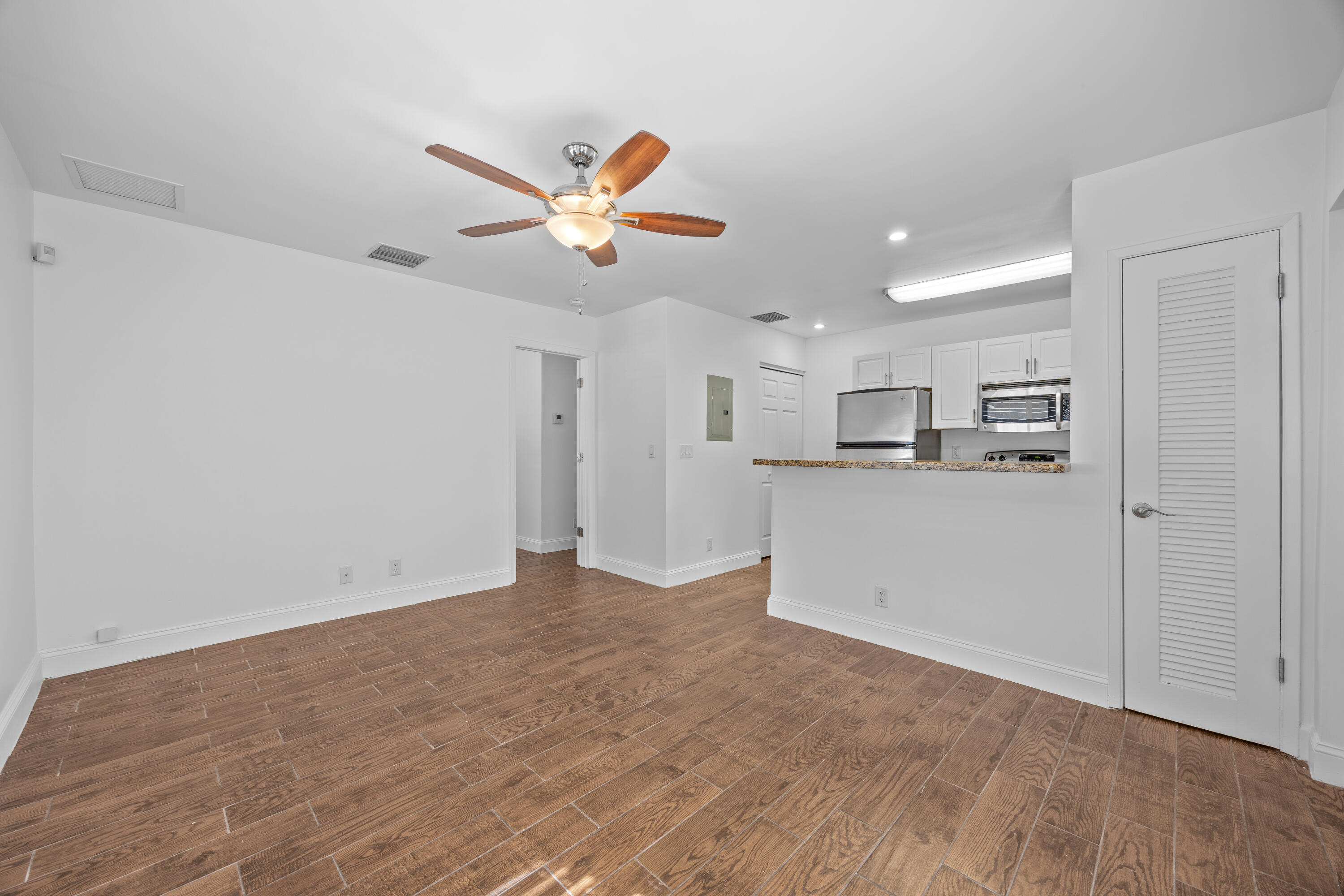 404 Se 16th Street Apt 1 Property Photo 9
