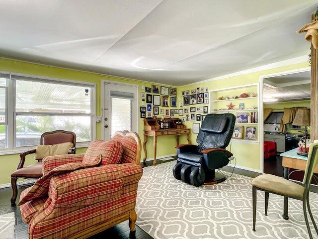 4215 Meadow View Drive Property Photo 3