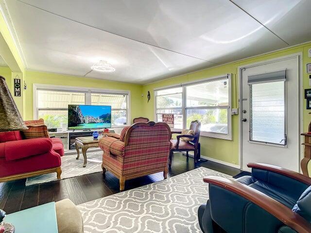 4215 Meadow View Drive Property Photo 4
