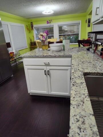 4215 Meadow View Drive Property Photo 9