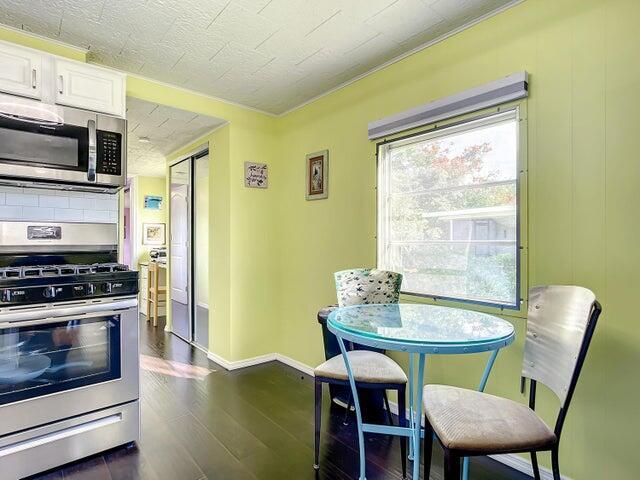 4215 Meadow View Drive Property Photo 10