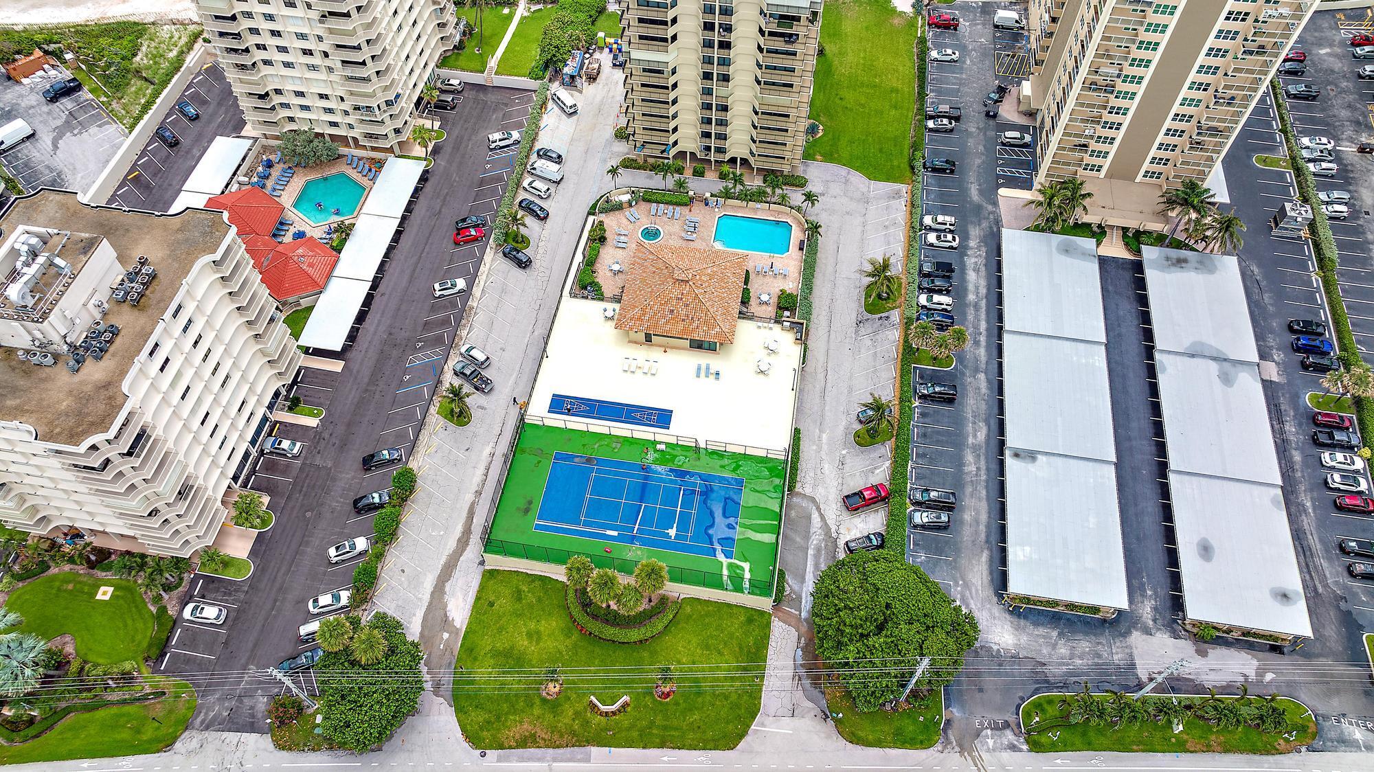 5460 N Ocean Drive 3b Property Photo 22