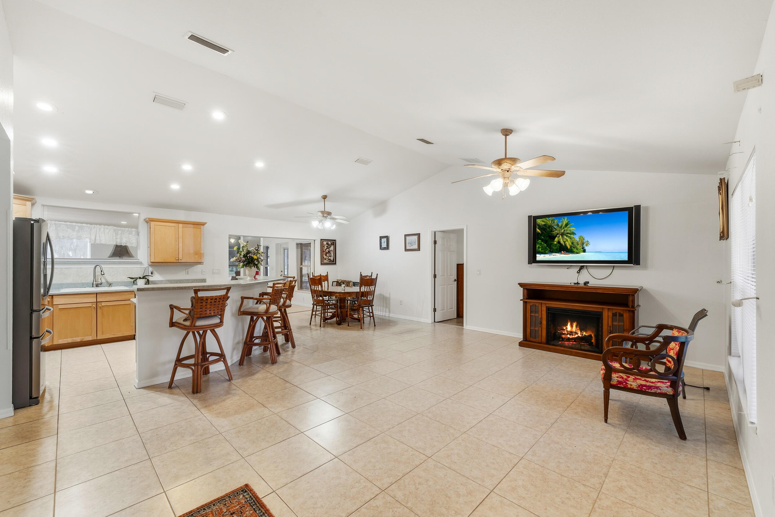 3613 Oakview Drive Property Photo 3