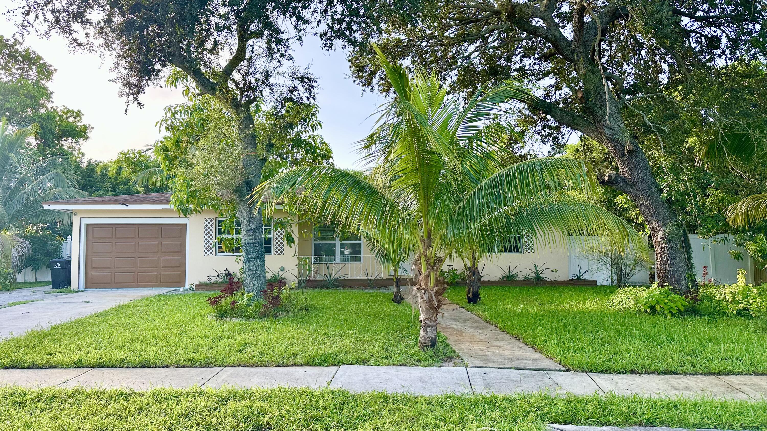 650 E CAMPUS Circle Property Photo 1