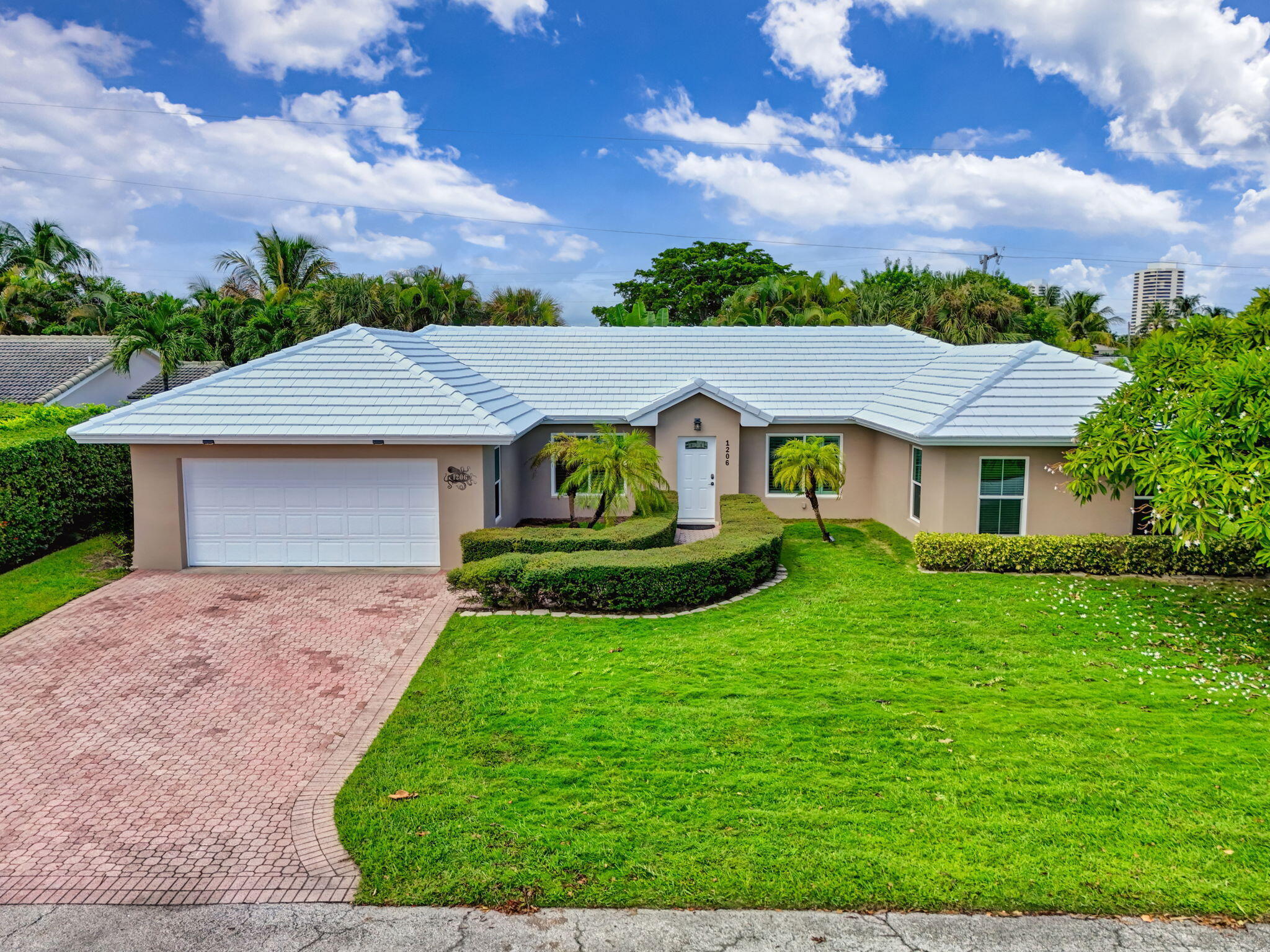 1206 DOLPHIN Road Property Photo 1