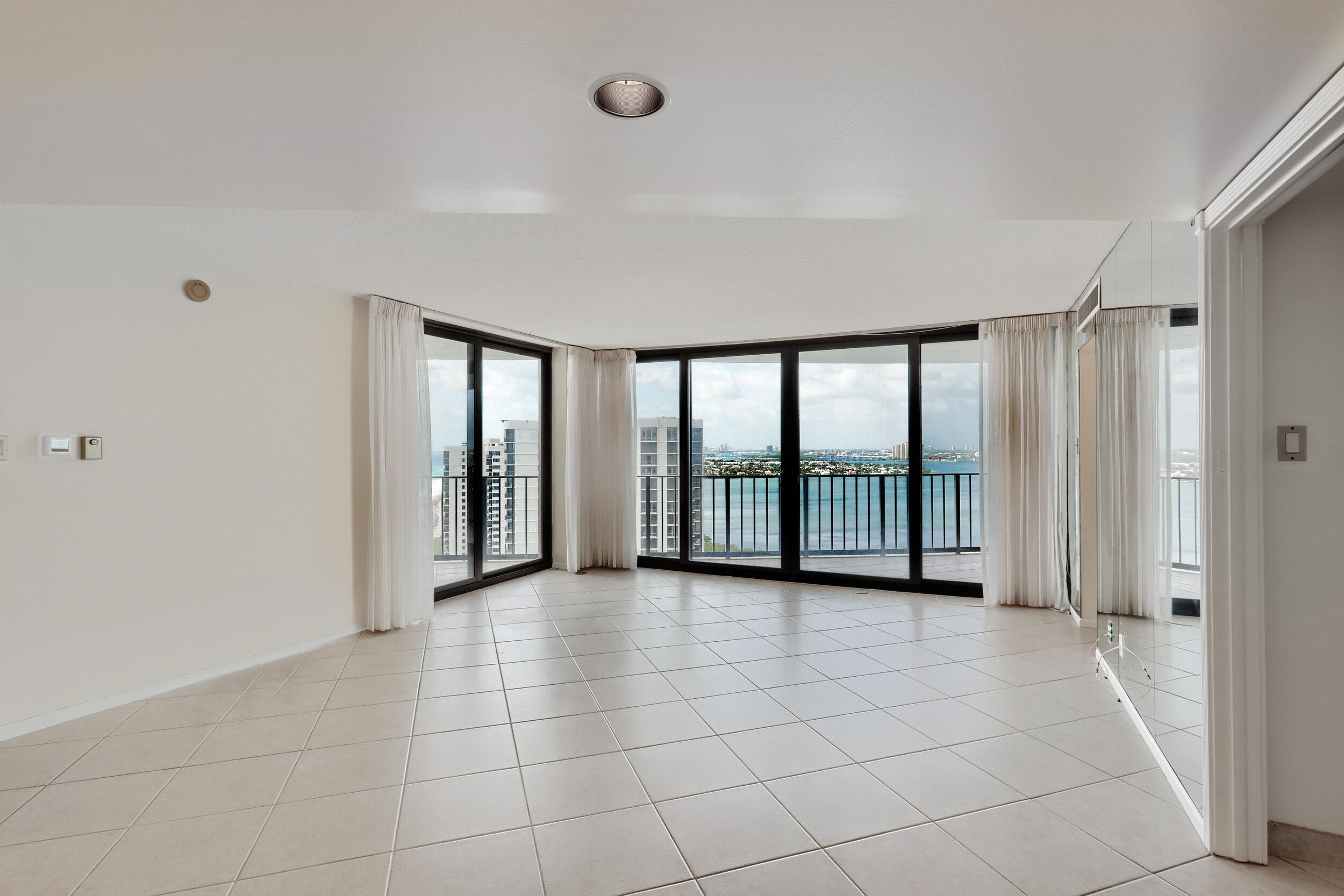 5420 N Ocean Drive 2404 Property Photo 4