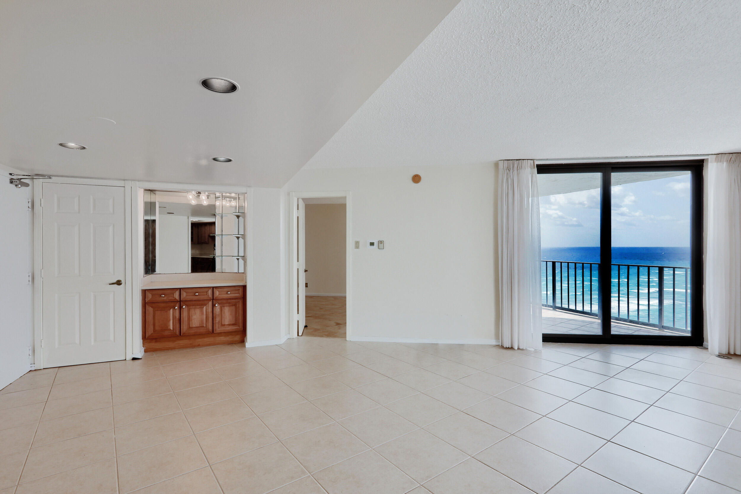 5420 N Ocean Drive 2404 Property Photo 7