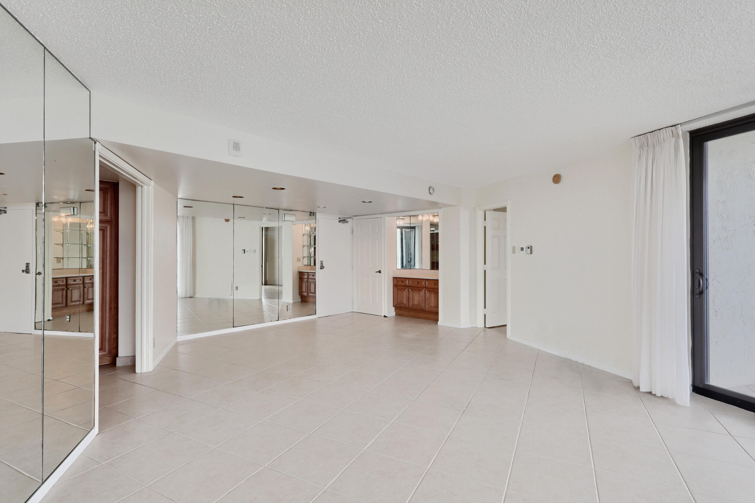 5420 N Ocean Drive 2404 Property Photo 11