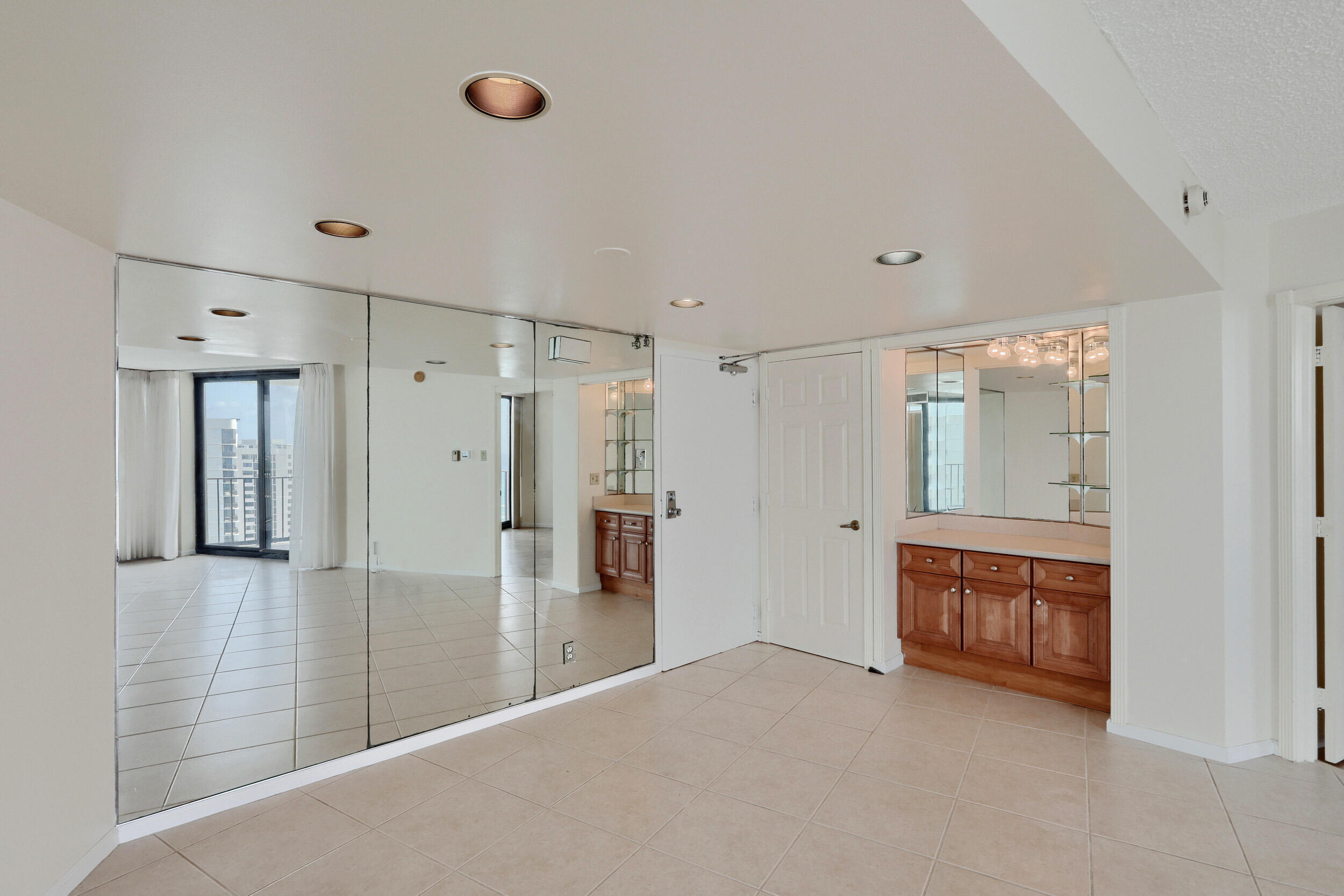 5420 N Ocean Drive 2404 Property Photo 16