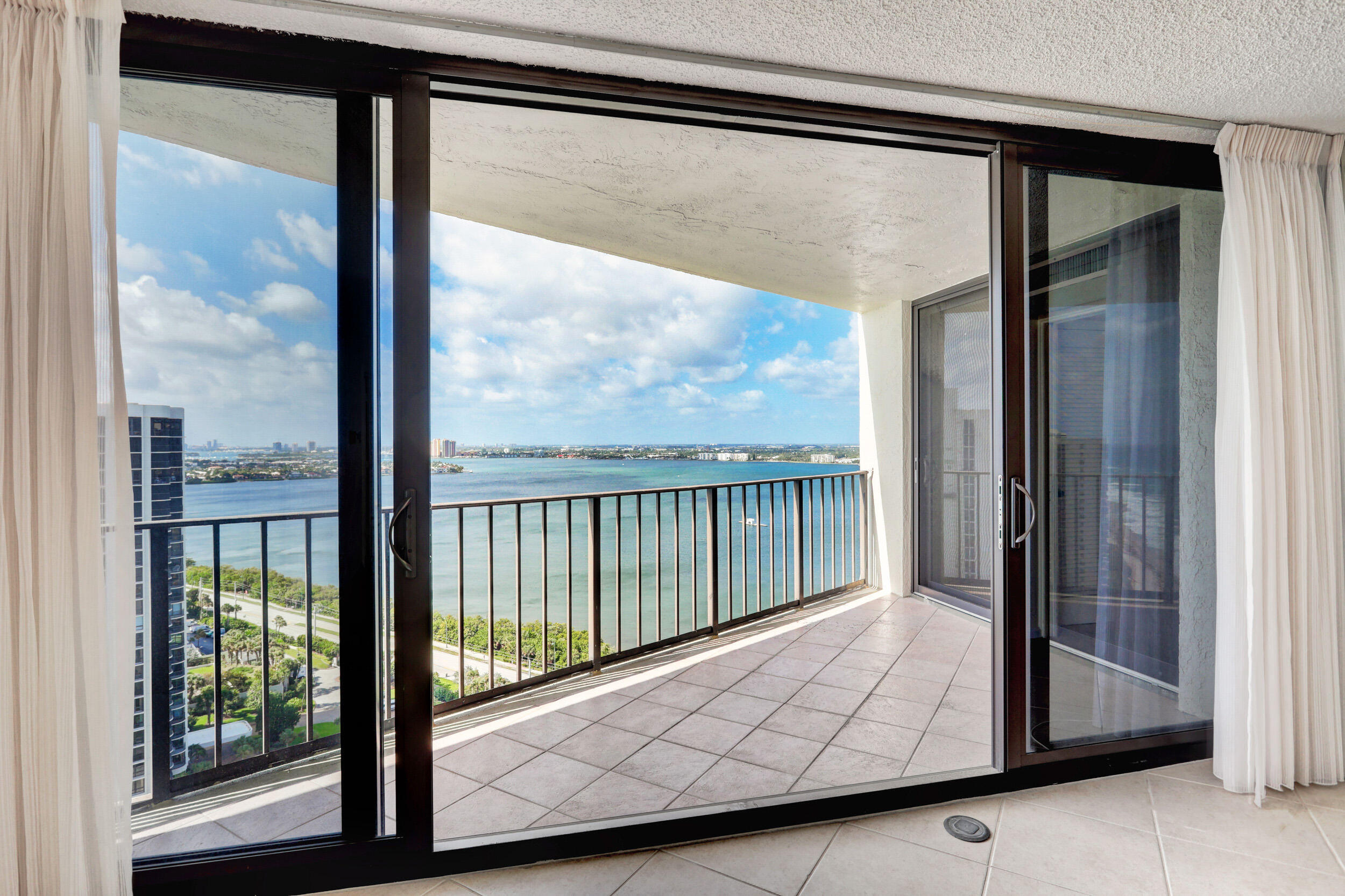 5420 N Ocean Drive 2404 Property Photo 17
