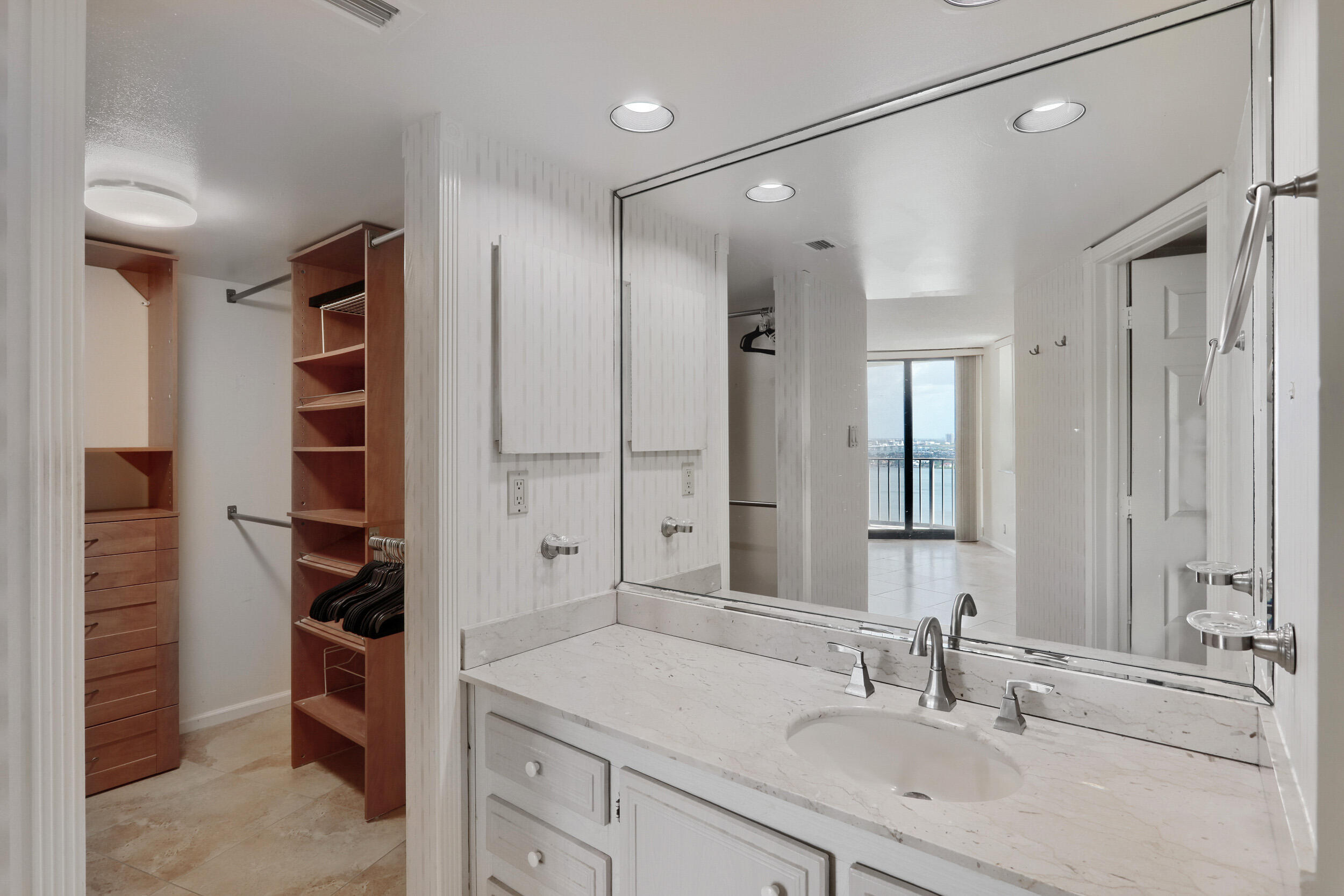 5420 N Ocean Drive 2404 Property Photo 31