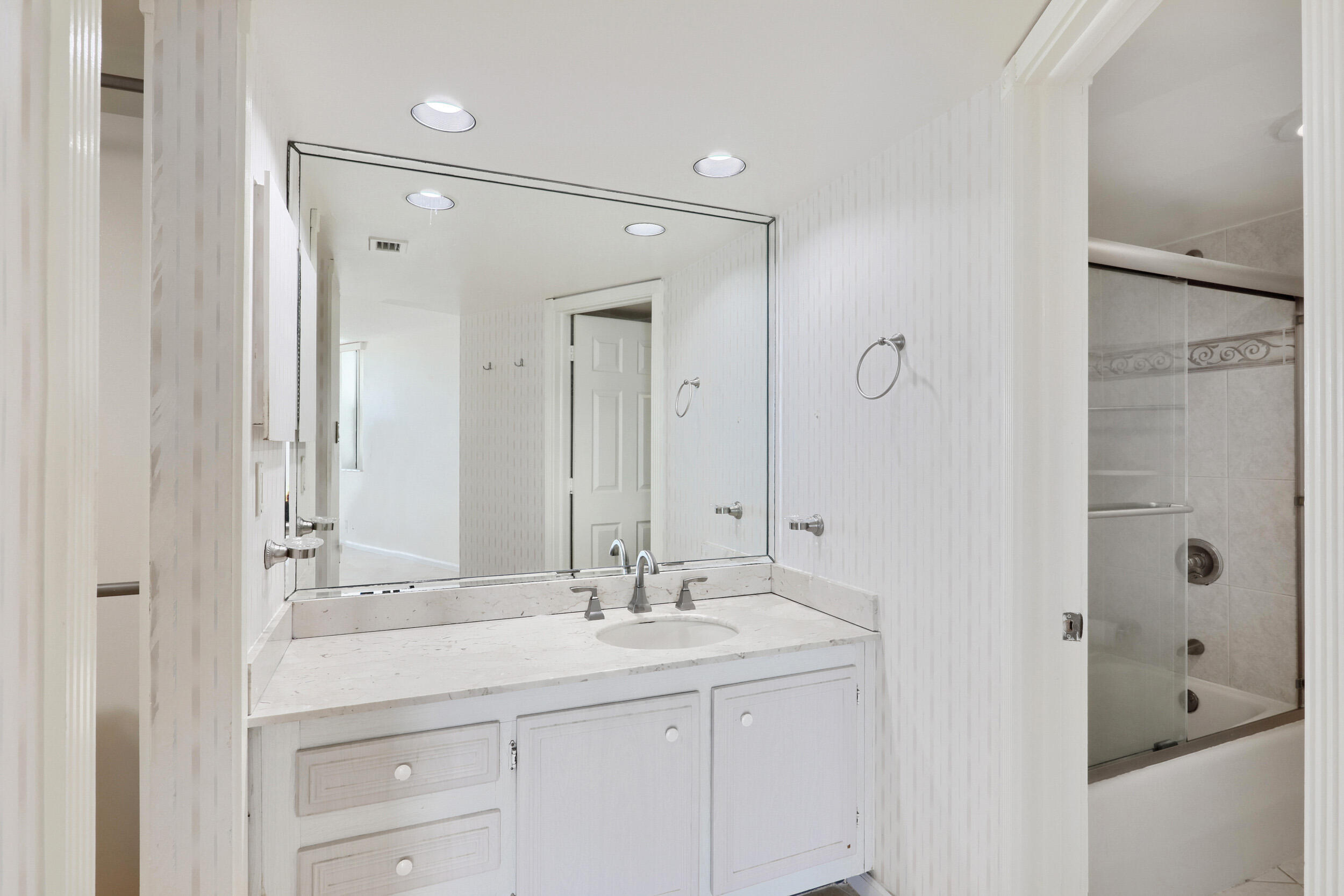 5420 N Ocean Drive 2404 Property Photo 37