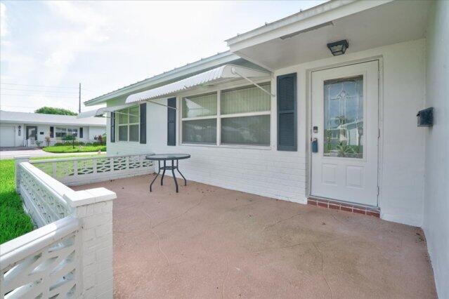 1590 Sw 13th Terrace Property Photo 4