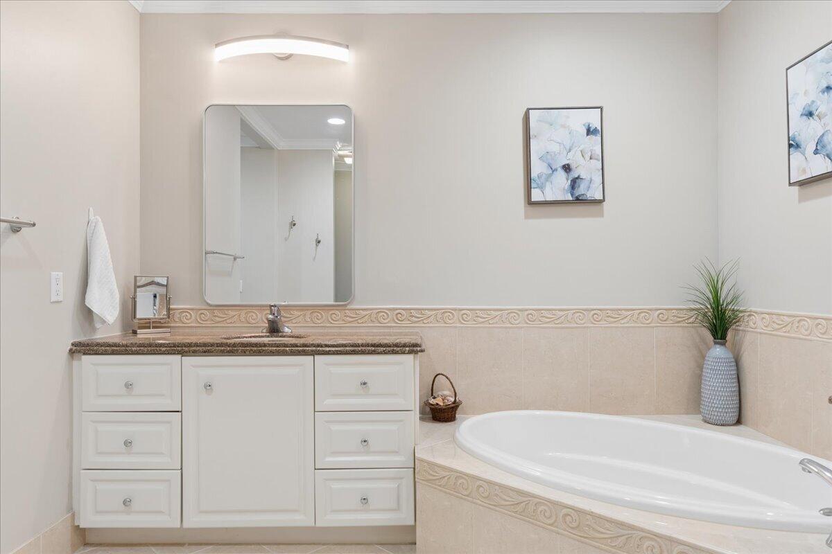 19 Harbour Isle Drive W 202 Property Photo 9