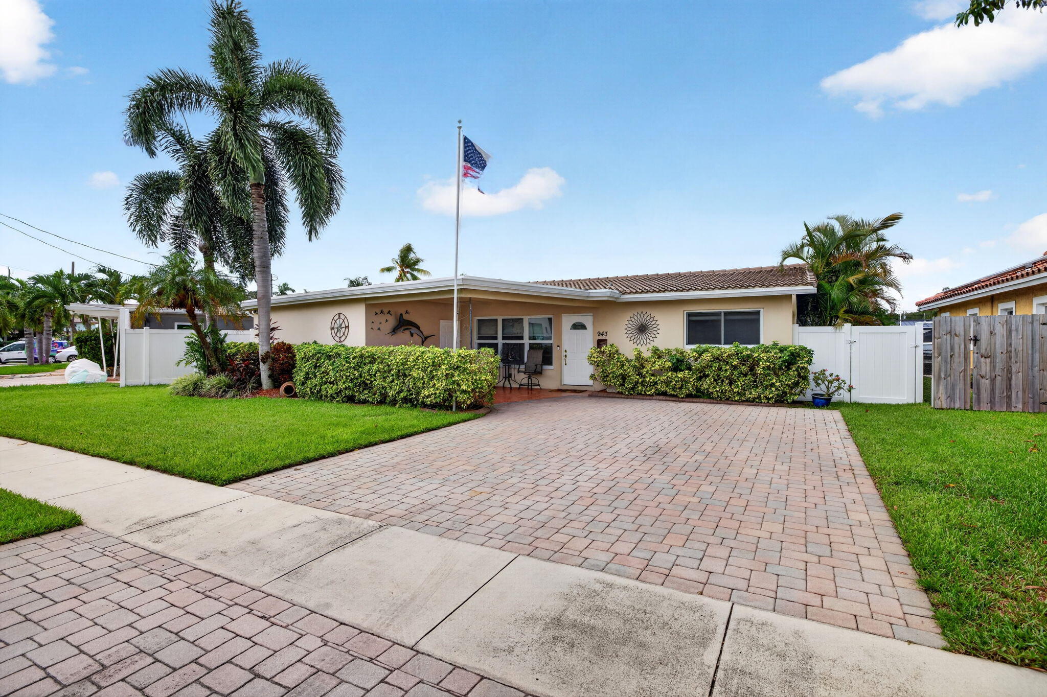 943 Nautilus Isle Property Photo 1