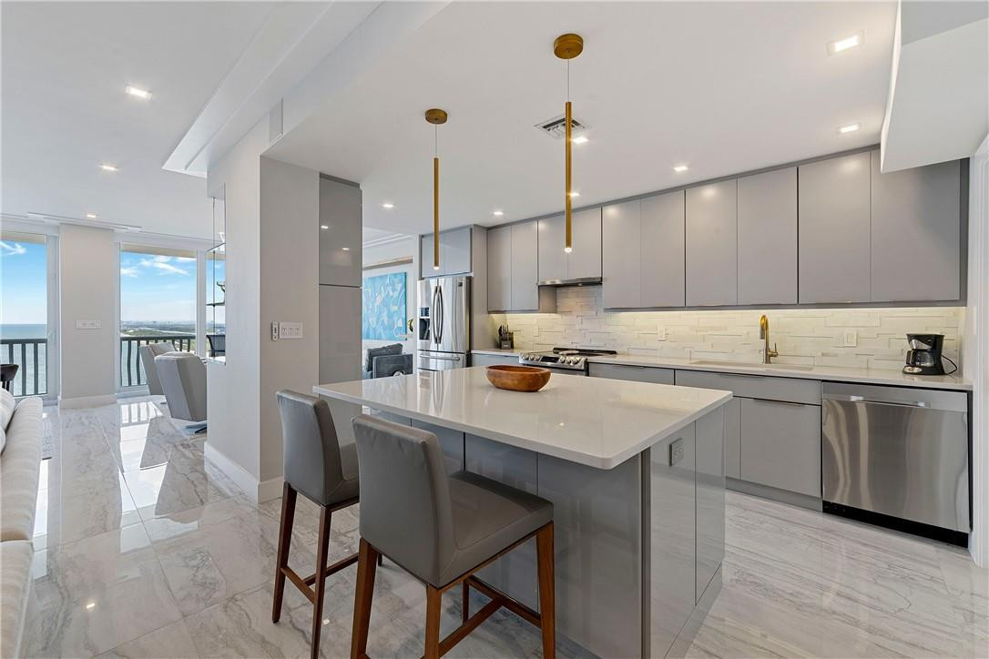 2200 S Ocean Lane 3105 Property Photo 11