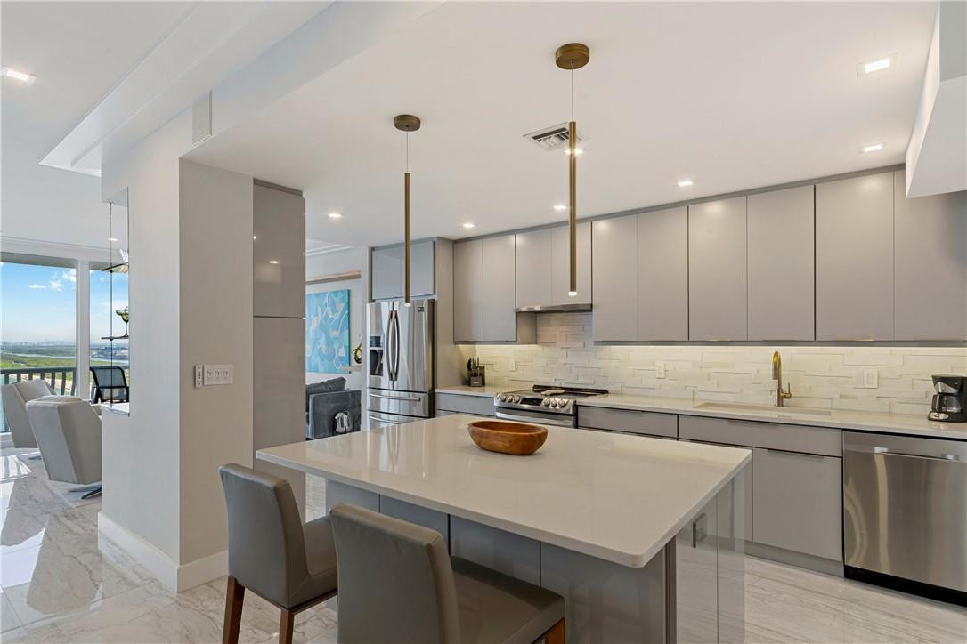 2200 S Ocean Lane 3105 Property Photo 14