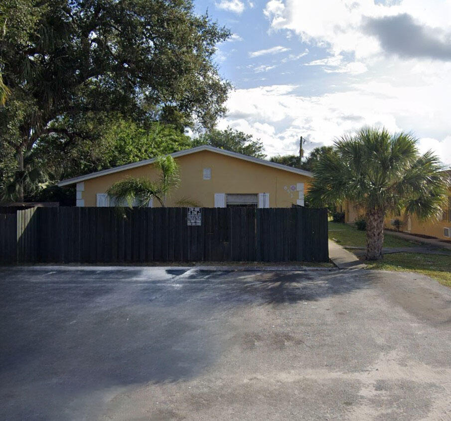 652 Sw 16th Avenue 3 Property Photo 1