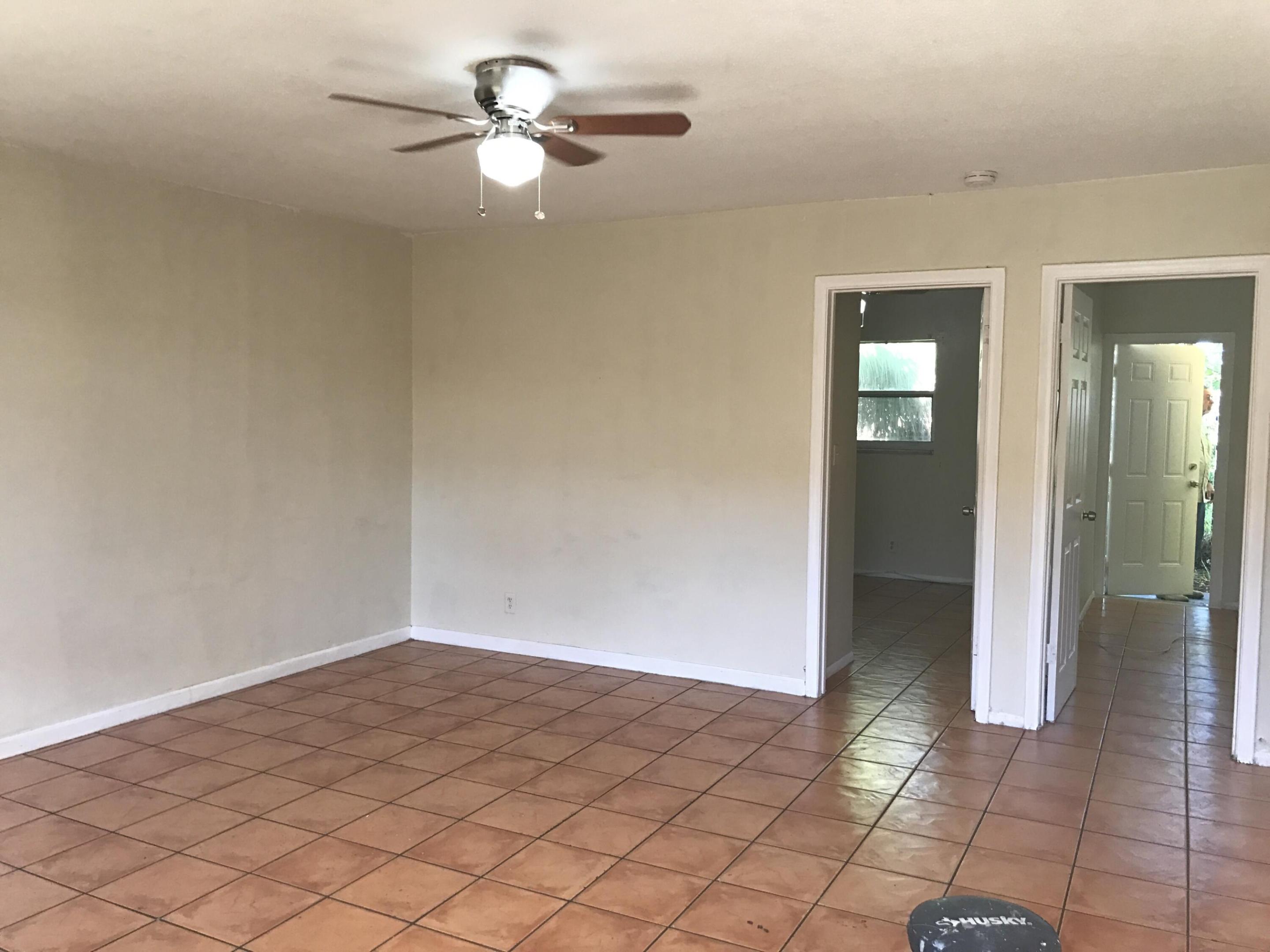 652 Sw 16th Avenue 3 Property Photo 3