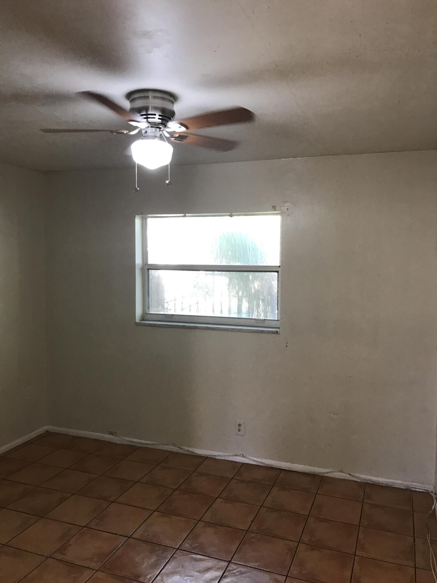 652 Sw 16th Avenue 3 Property Photo 4