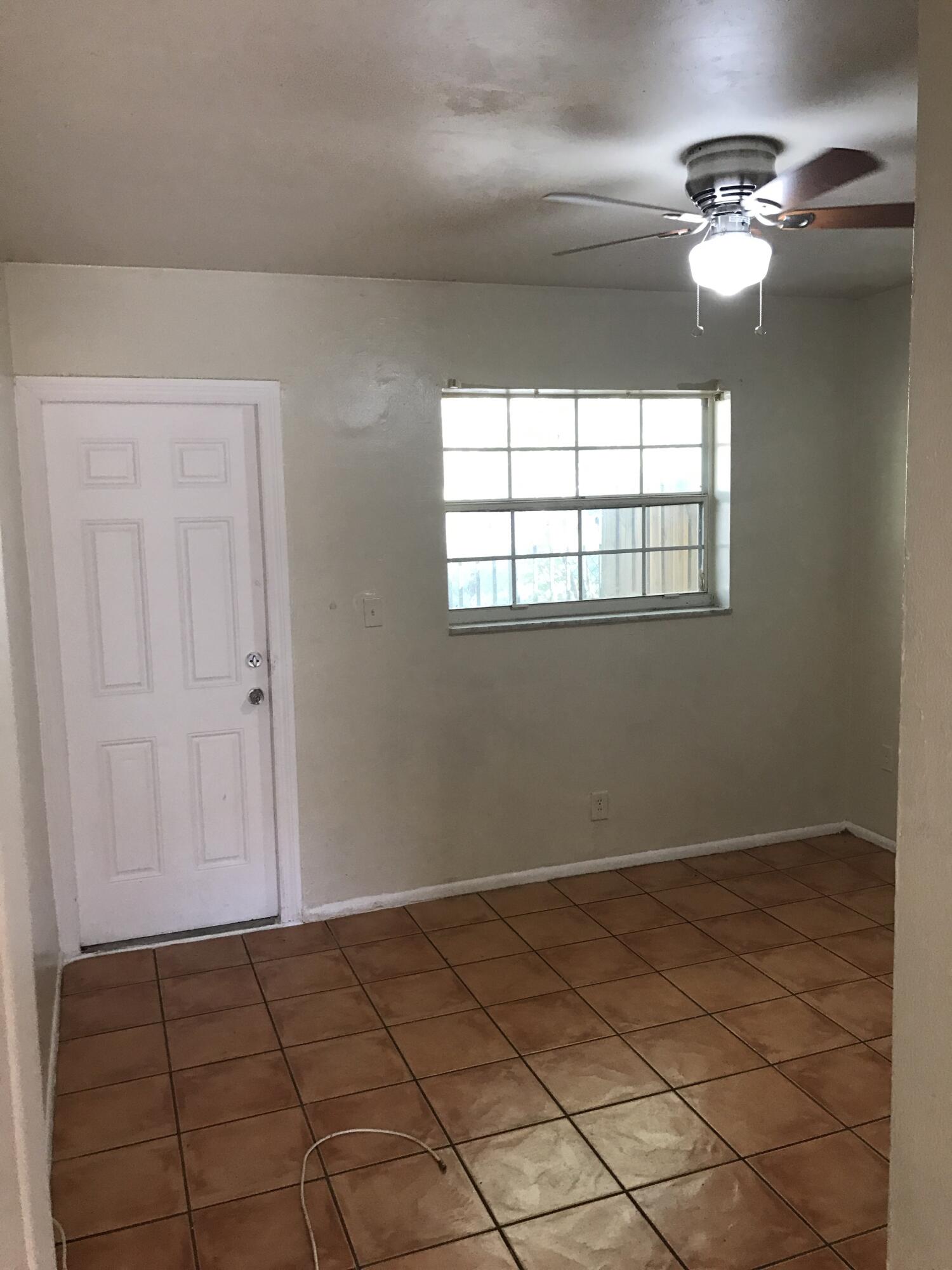 652 Sw 16th Avenue 3 Property Photo 5