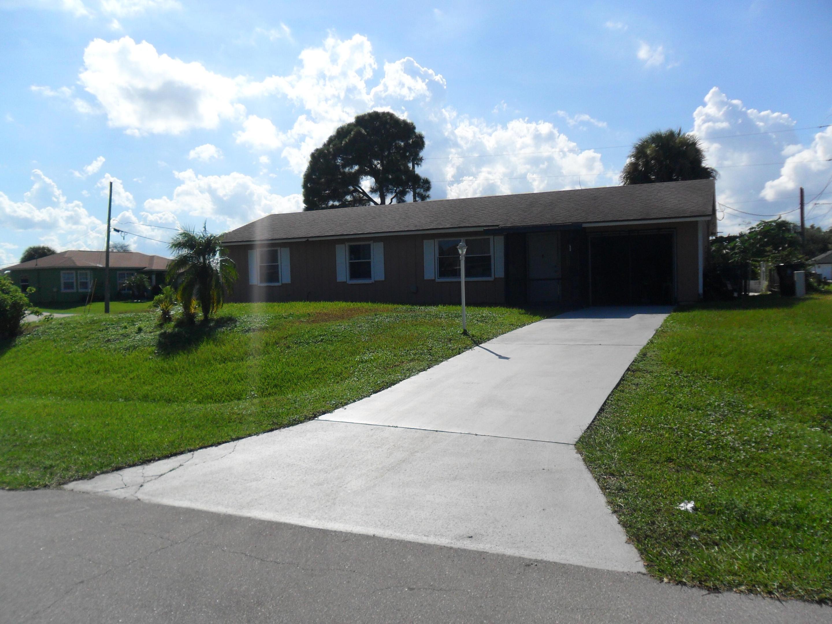 2574 Sw Deckard Street Property Photo 2