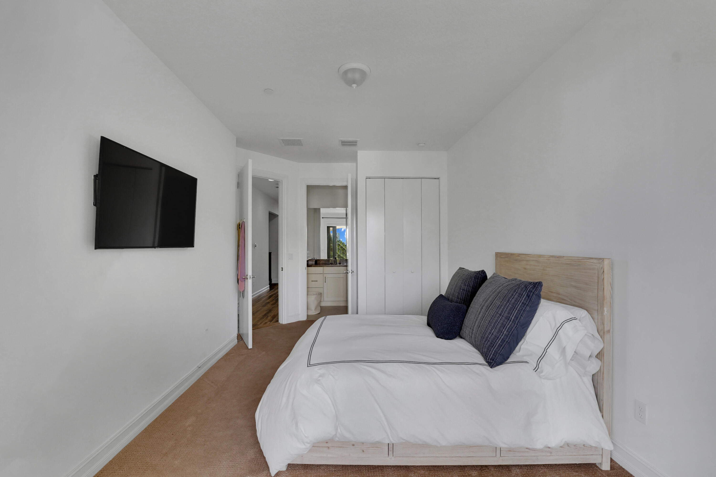 105 Isle Of Venice Drive 105 Property Photo 43