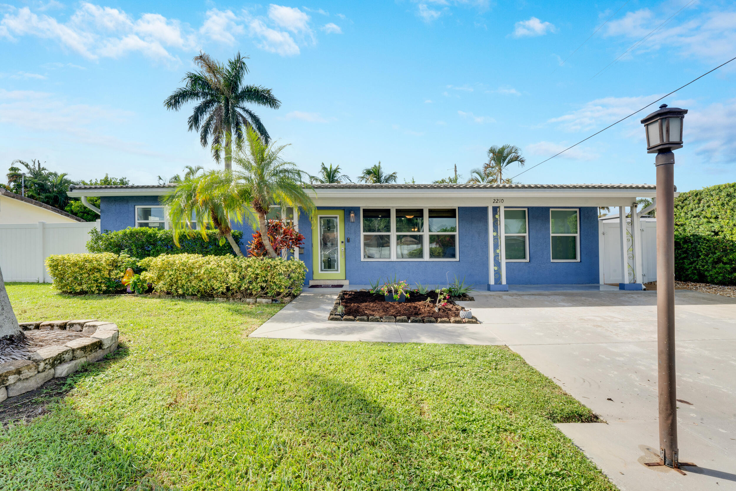 2210 Ne 51st Street Property Photo 1
