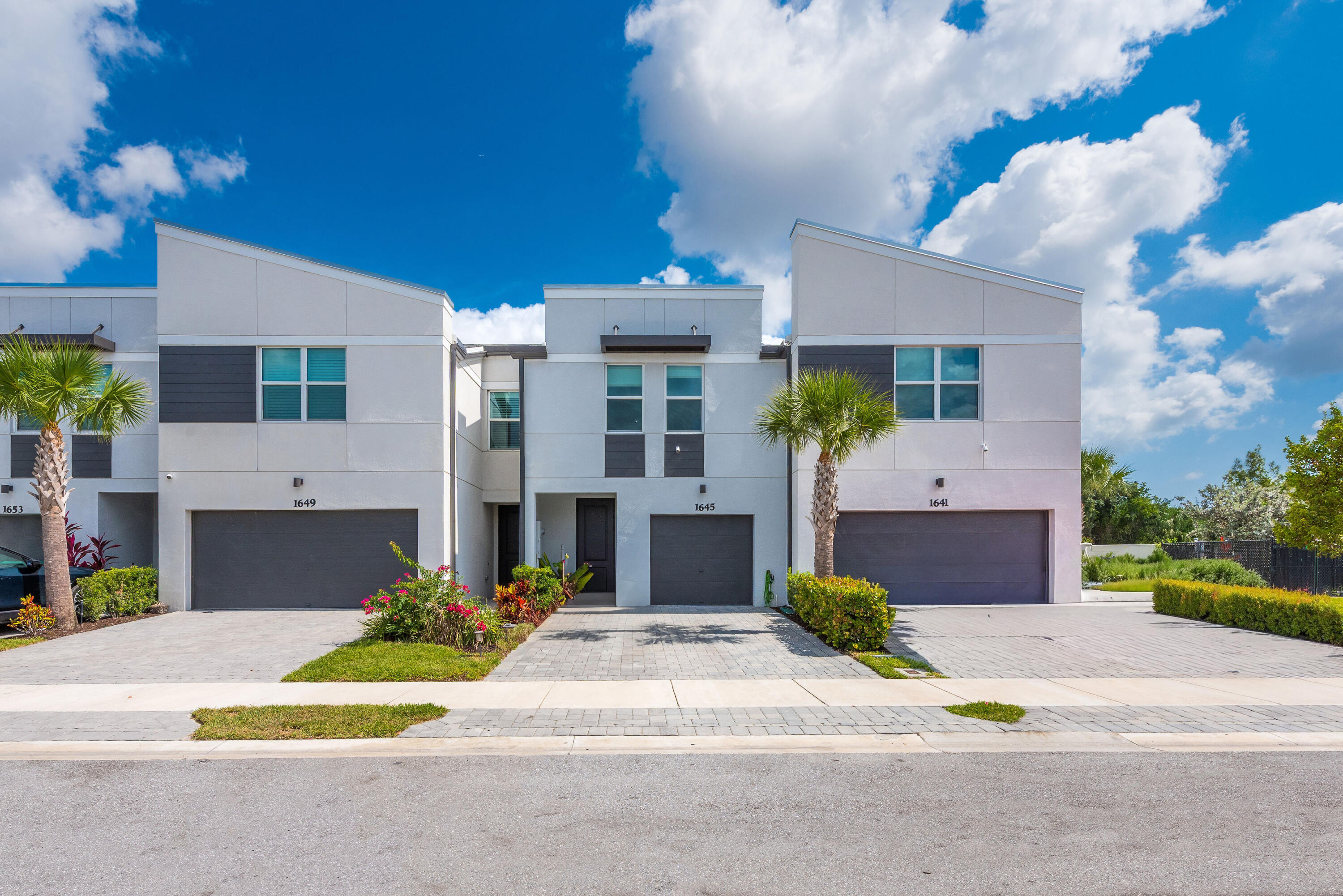 1645 Lindley Street Property Photo 1