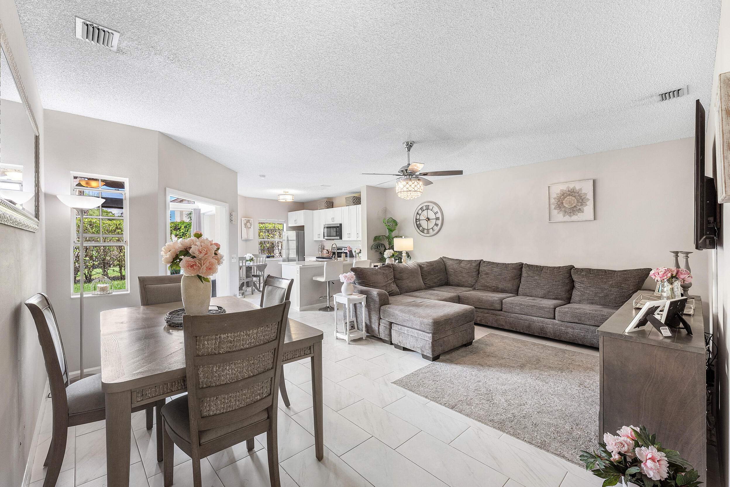 6735 Via Regina Property Photo 3
