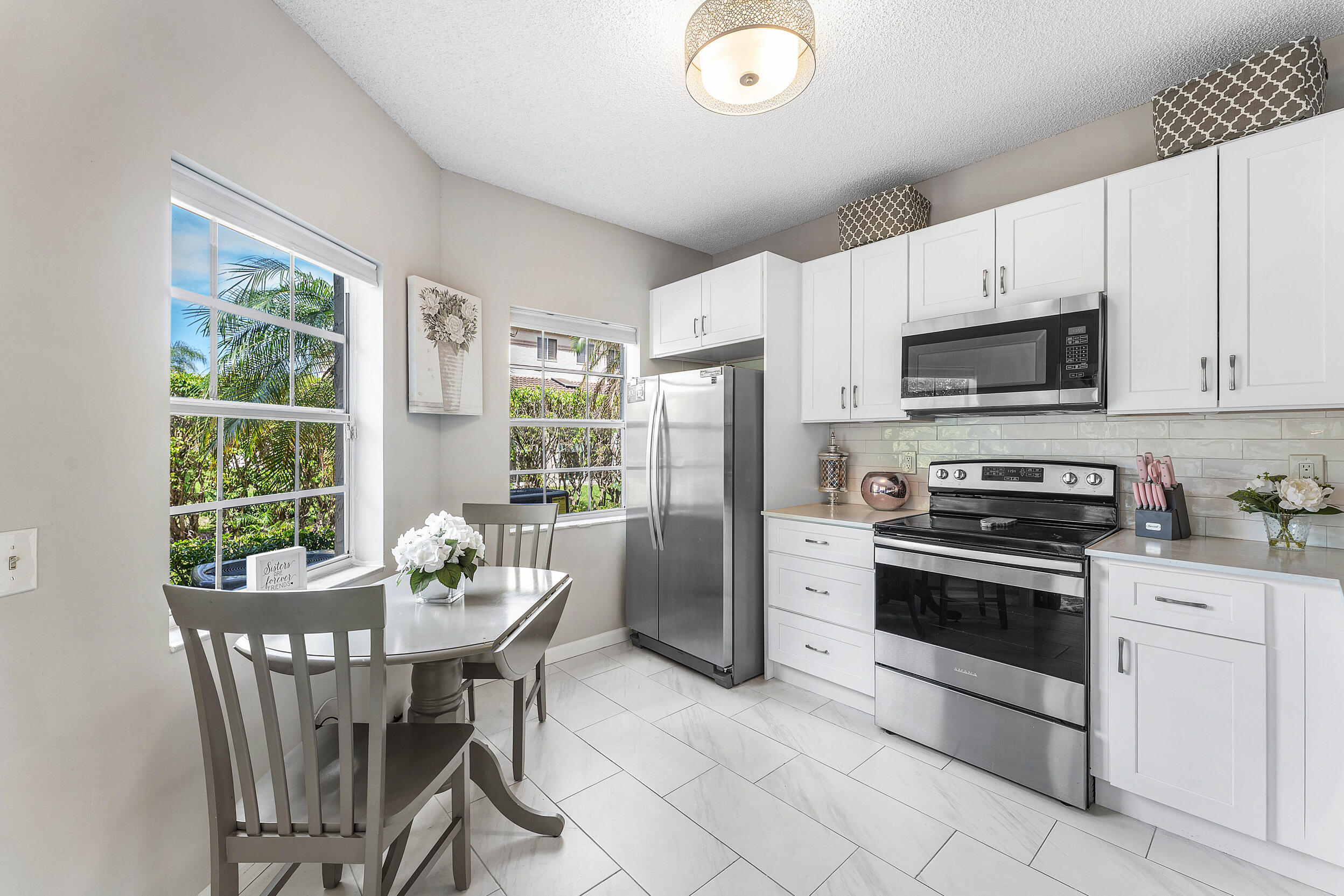 6735 Via Regina Property Photo 4
