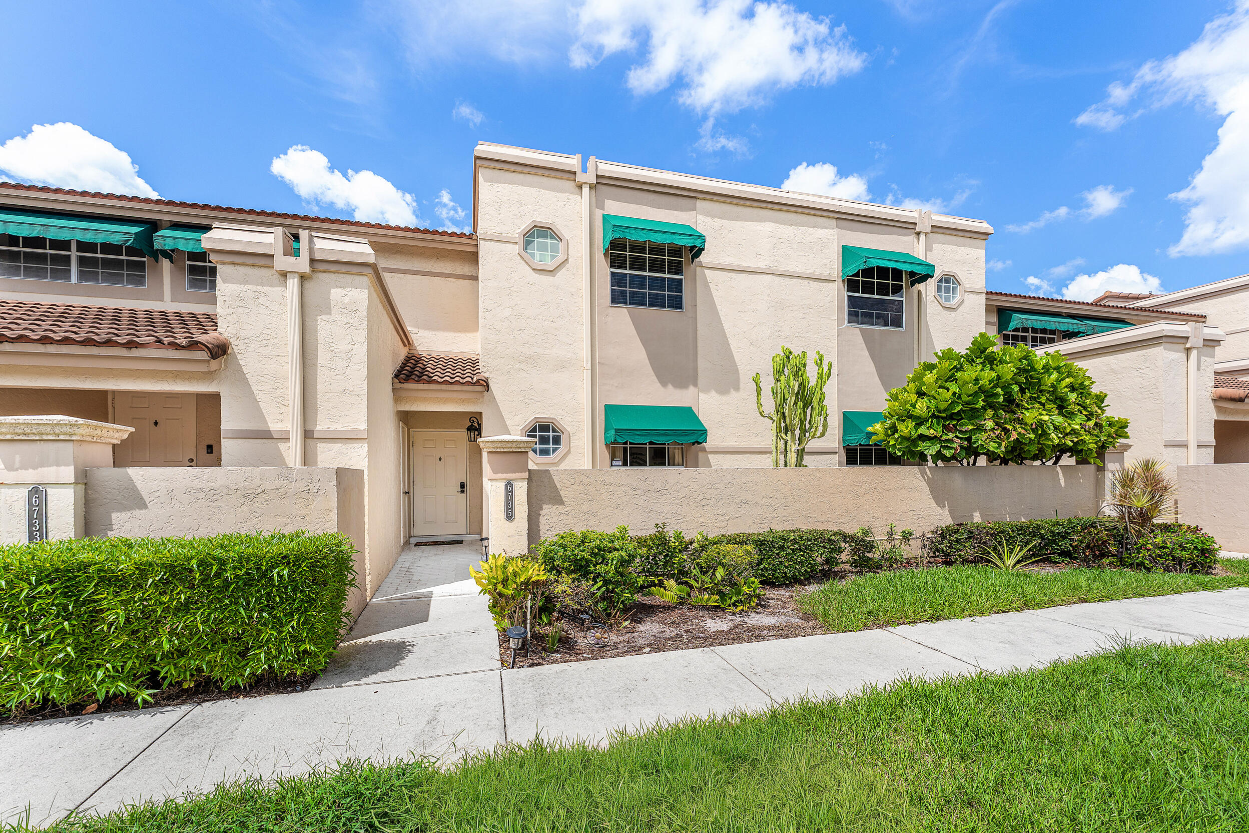 6735 Via Regina Property Photo 7