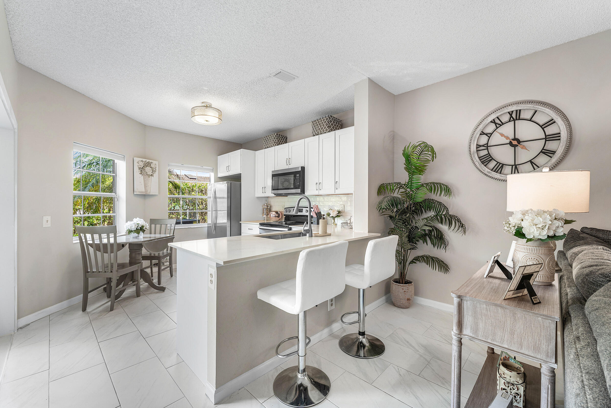 6735 Via Regina Property Photo 9
