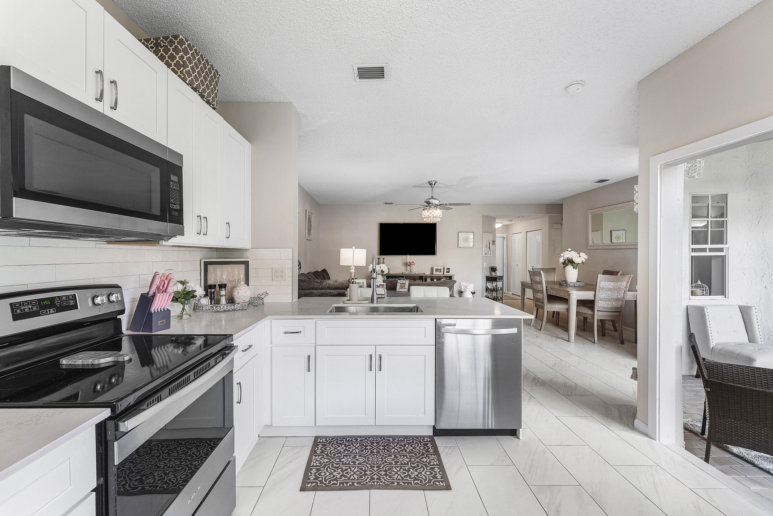 6735 Via Regina Property Photo 10