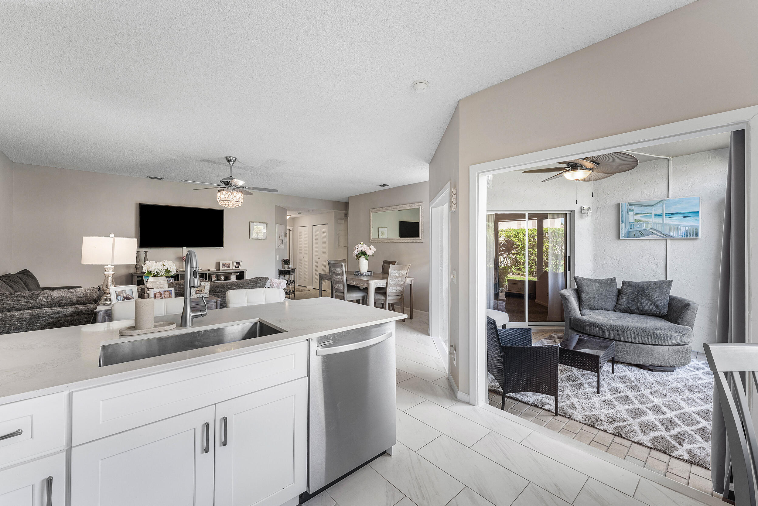 6735 Via Regina Property Photo 11