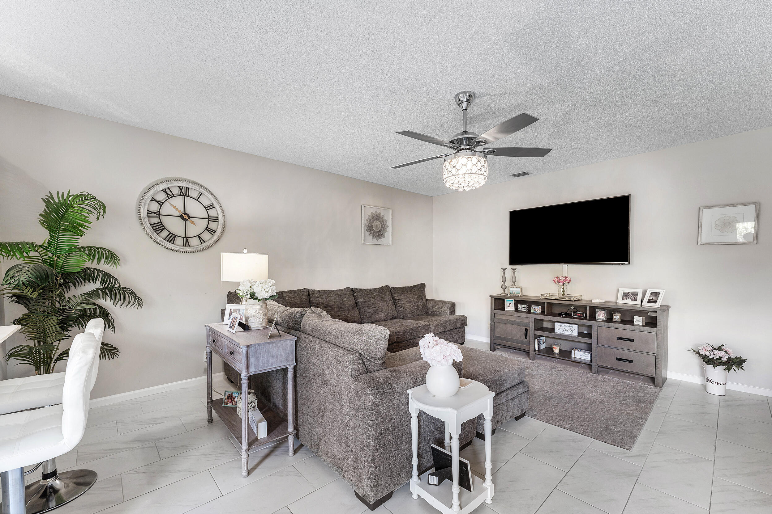 6735 Via Regina Property Photo 14