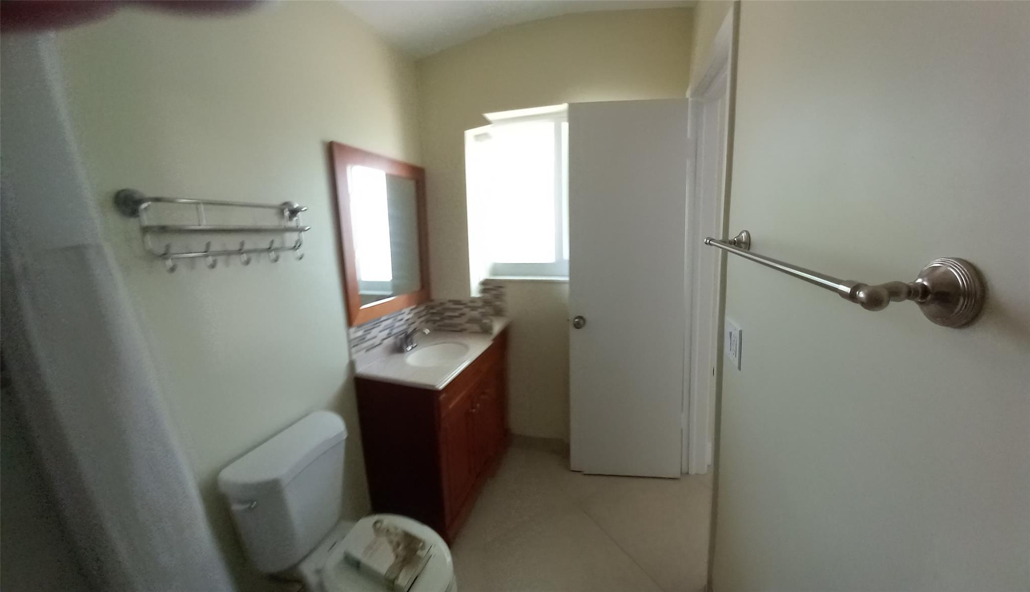 2100 Ne 38th Street 218 Property Photo 9