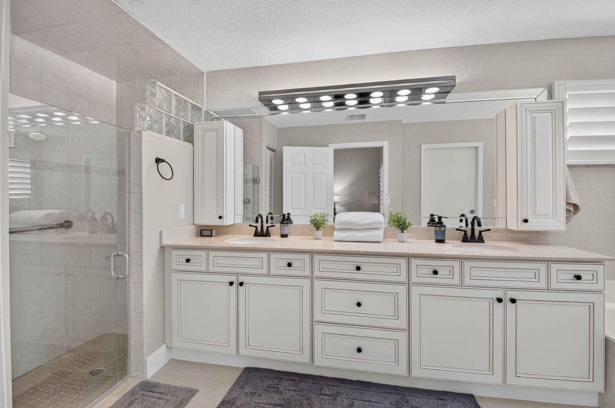 5606 Aspen Ridge Circle Property Photo 14