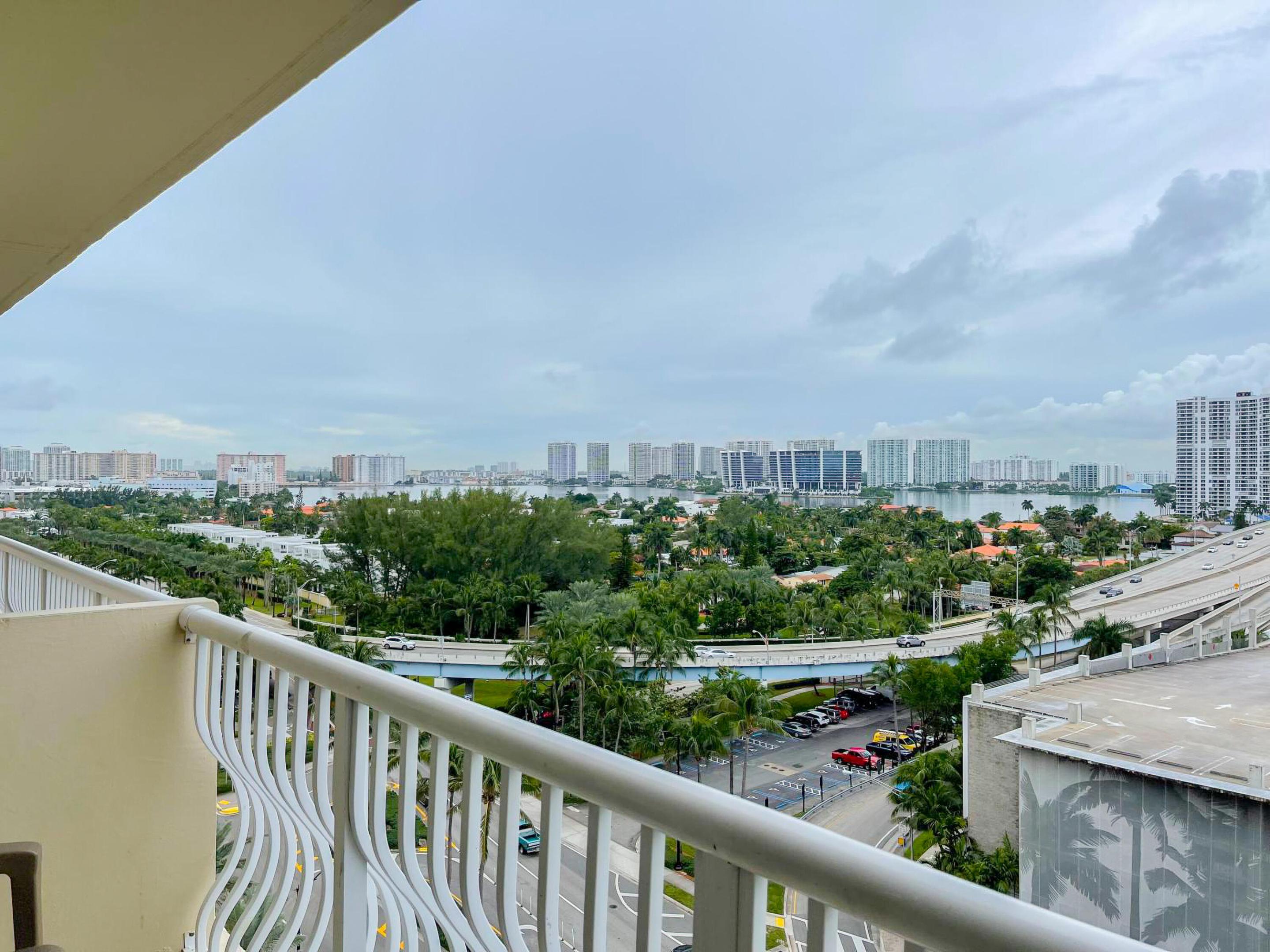 19201 Collins Avenue 1034 Property Photo 1
