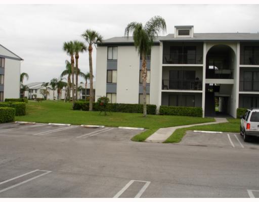 1105 GREEN PINE Boulevard C2 Property Photo 1