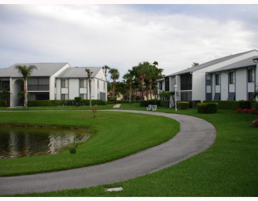 1105 Green Pine Boulevard C2 Property Photo 2