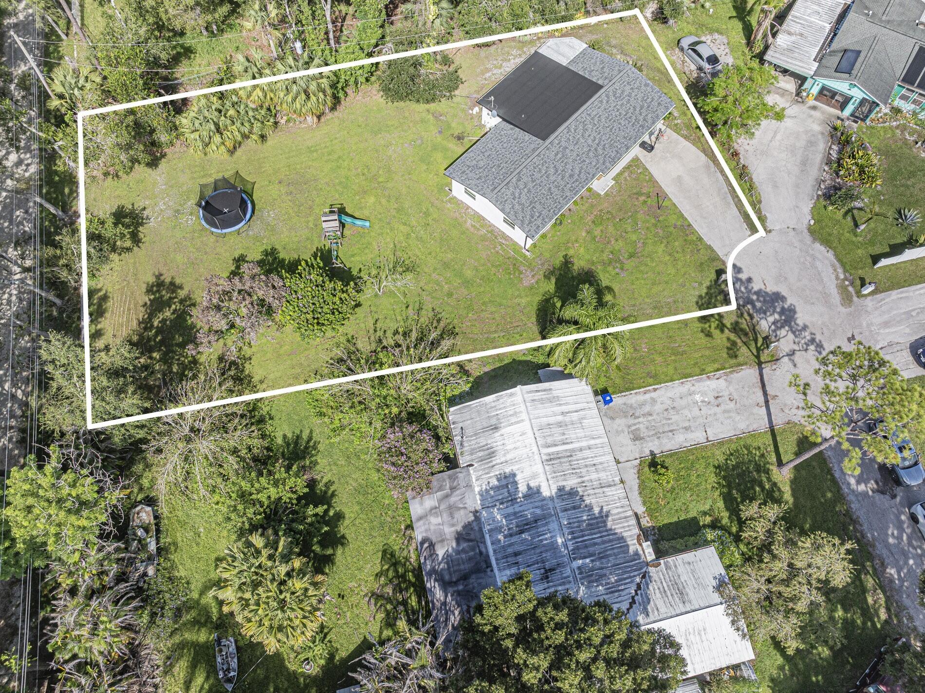 2755 6TH Place Property Photo 1