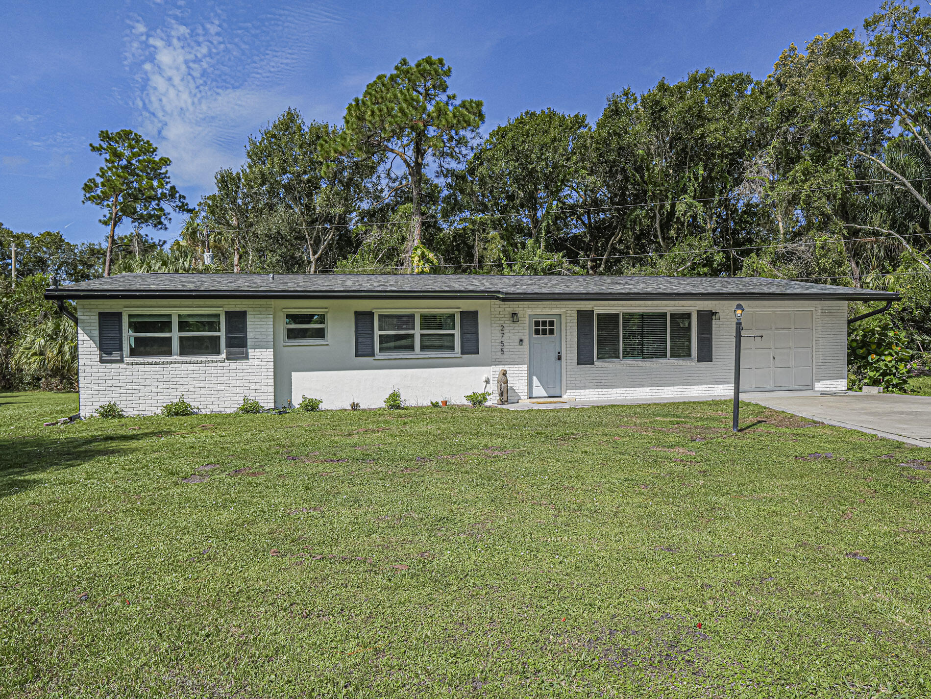 2755 6th Place Property Photo 3
