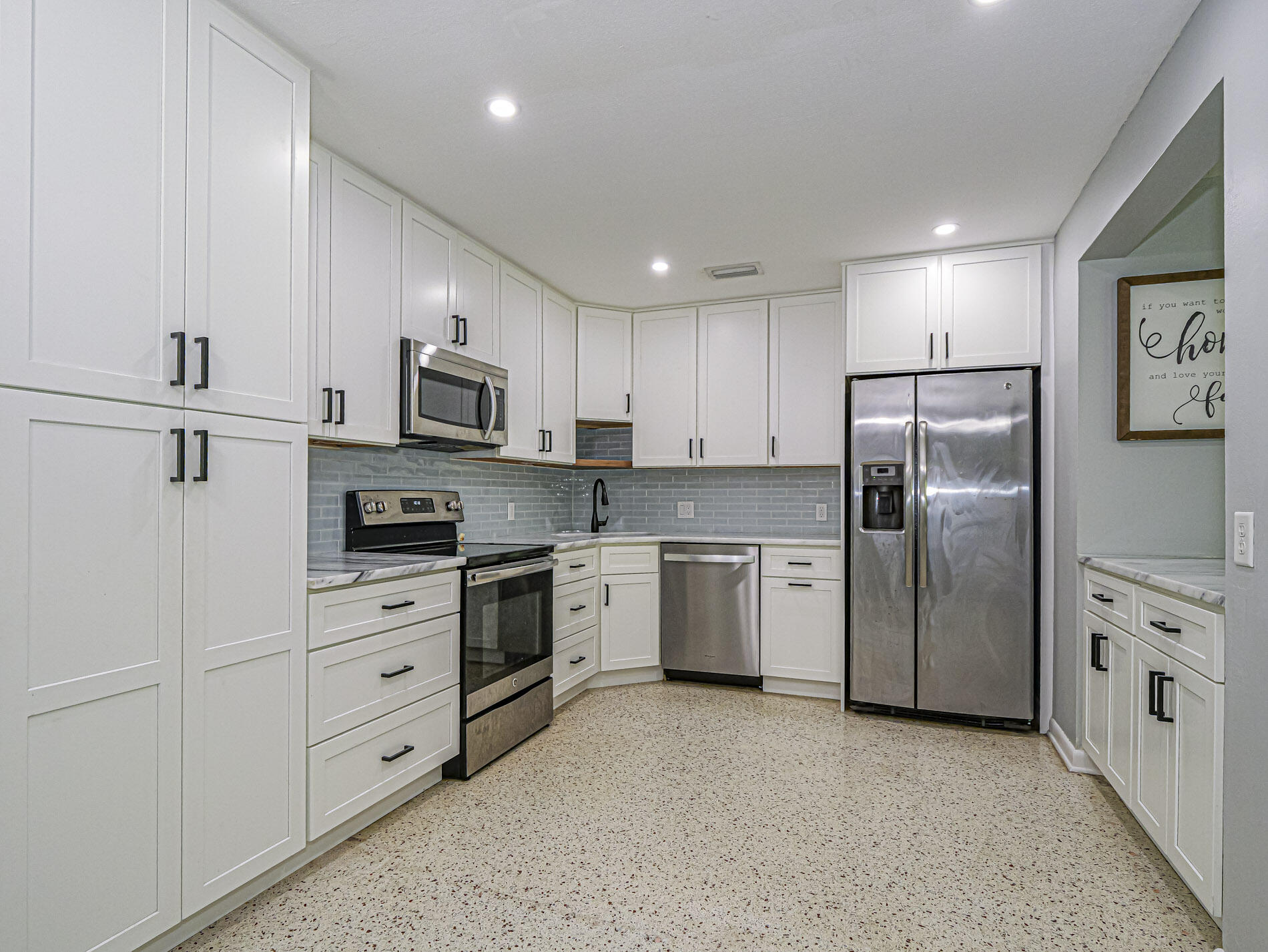 2755 6th Place Property Photo 8