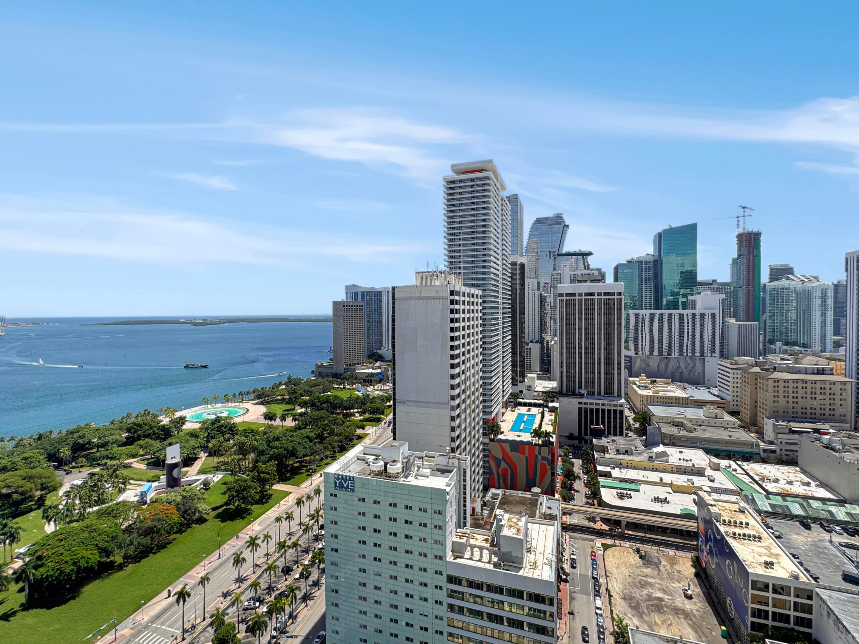 244 Biscayne Boulevard 3005 Property Photo 2