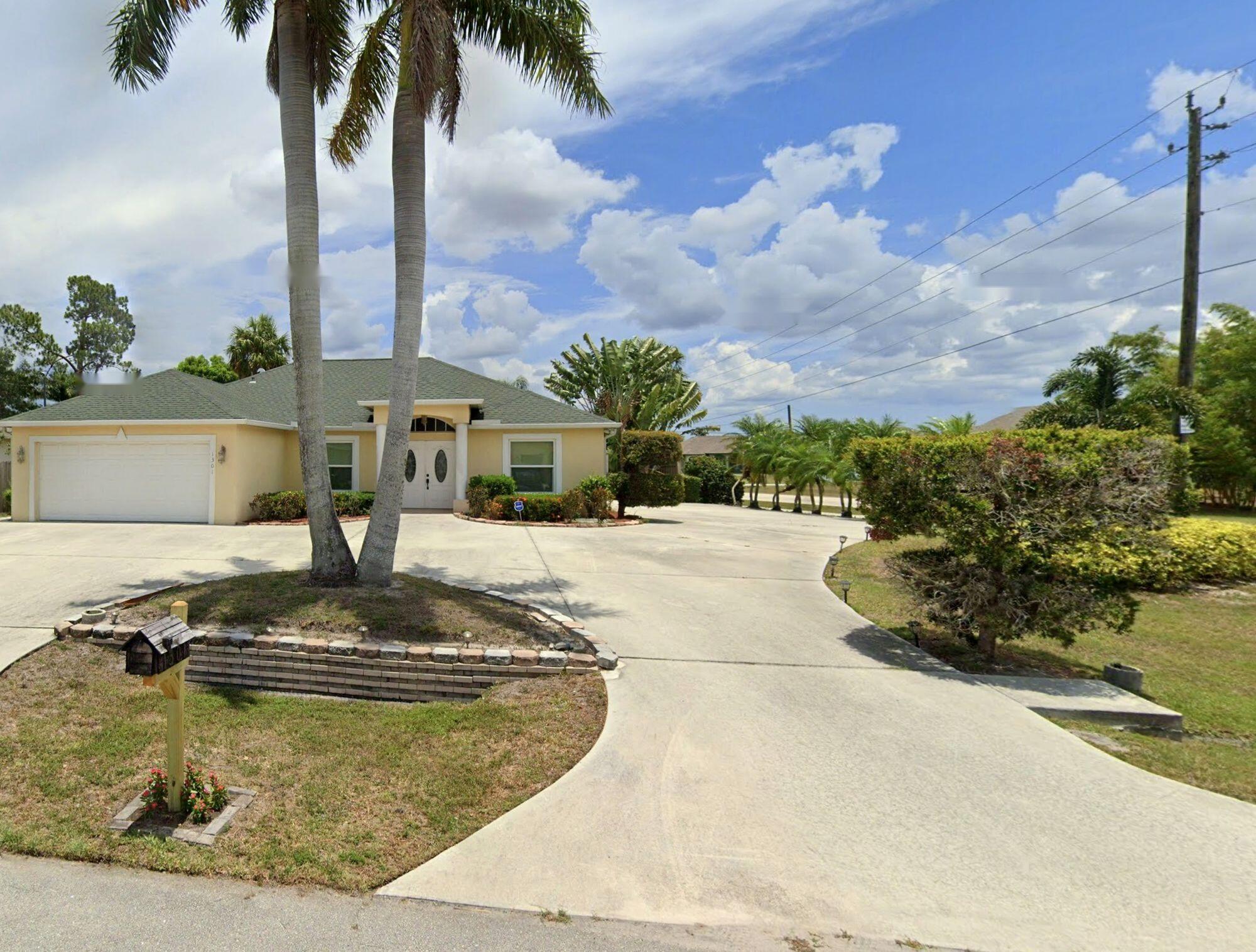 1301 Sw Babcock Avenue Property Photo 1