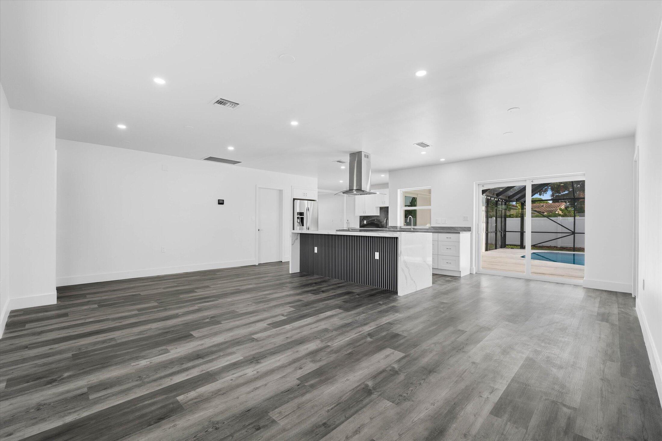 1650 Nw 9th Street Property Photo 3